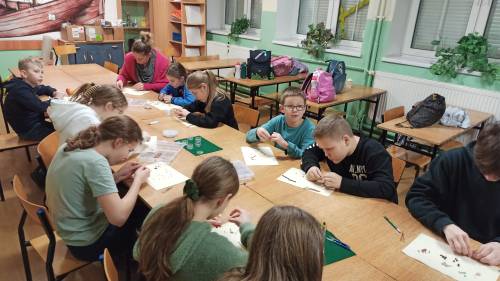 Zdjęcie przedstawia zajęcia w ramach English Camp w ferie zimowe w Pruszczu Gdańskim